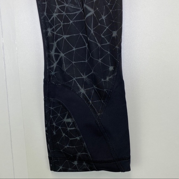 Lululemon Run Inspire 2 Crop Leggings with Mesh - Picture 9 of 15